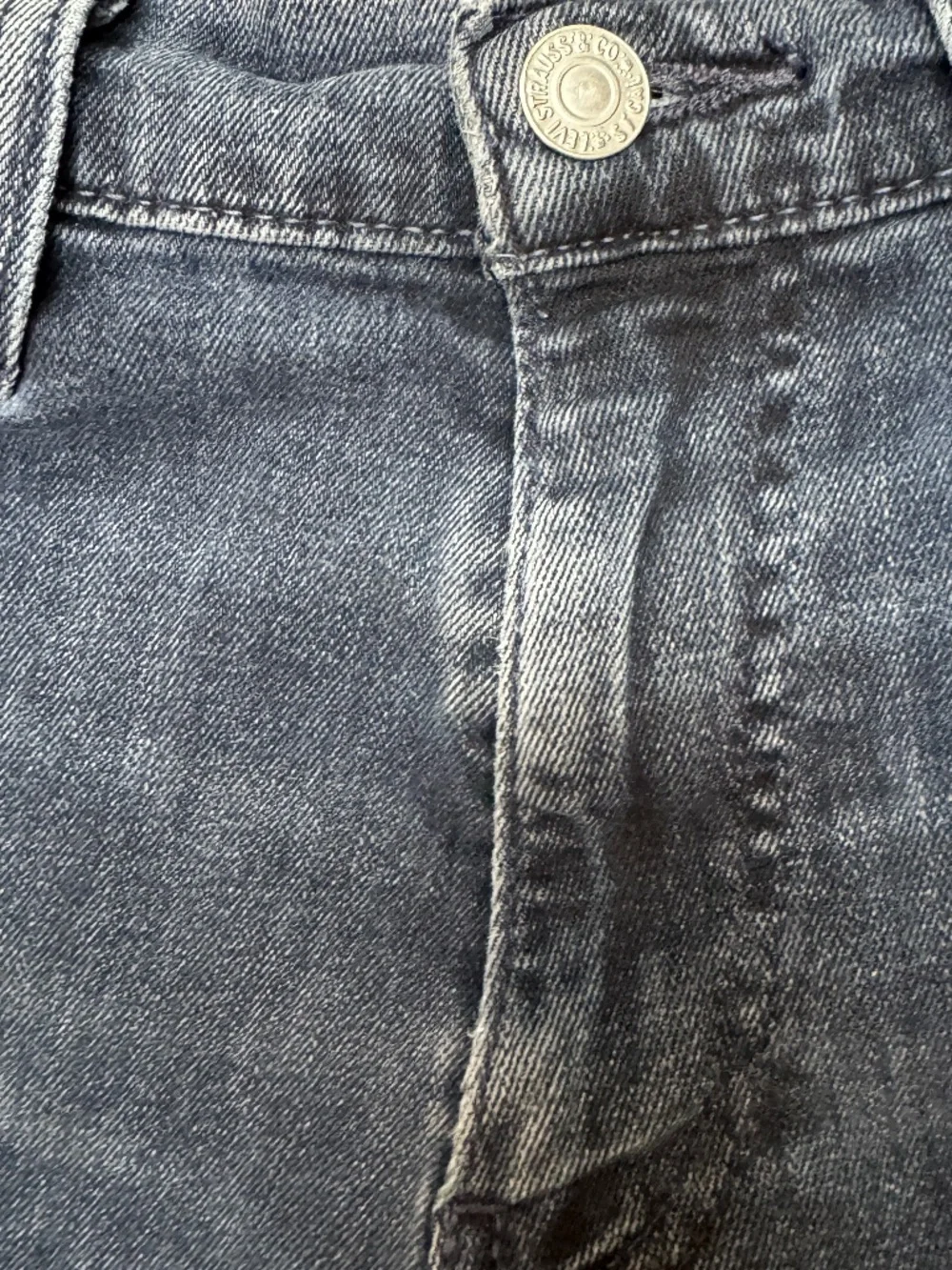 Levis Premium 511 Flex Fit Jeans in Dark Blue Wash Men’s W32L30 Black Label